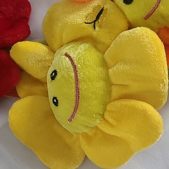 It's a Colorful flower stuffed  bouquet - Picture 5 of 5